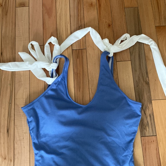 SHEIN Woman Bathing Suit - Picture 3 of 9